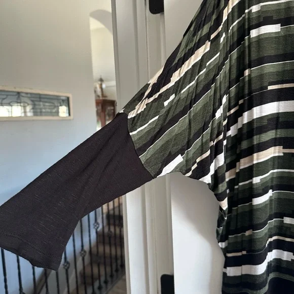 Lane Bryant women’s plus 22W/24W Olive and Black Patterned dolman sleeve top - Picture 2 of 10